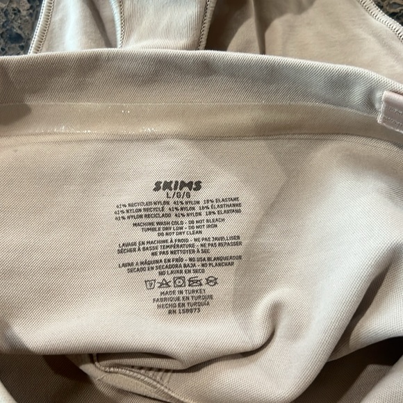 Skims tummy control thong shape wear L - Picture 4 of 5
